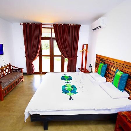 Ceyloni Hotel Сигирия Экстерьер фото